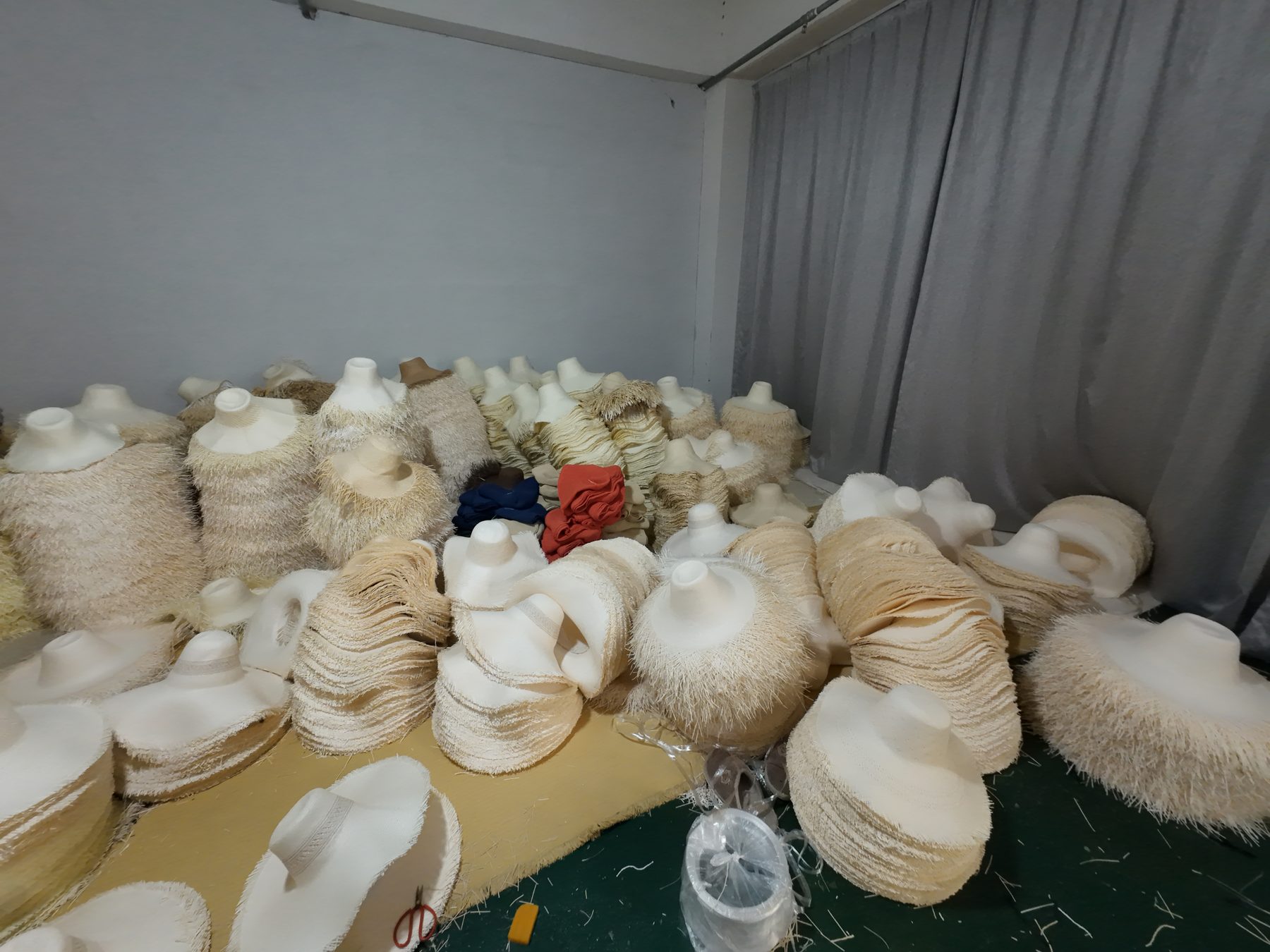 Foto de inventario y almacenamiento de sombreros 2