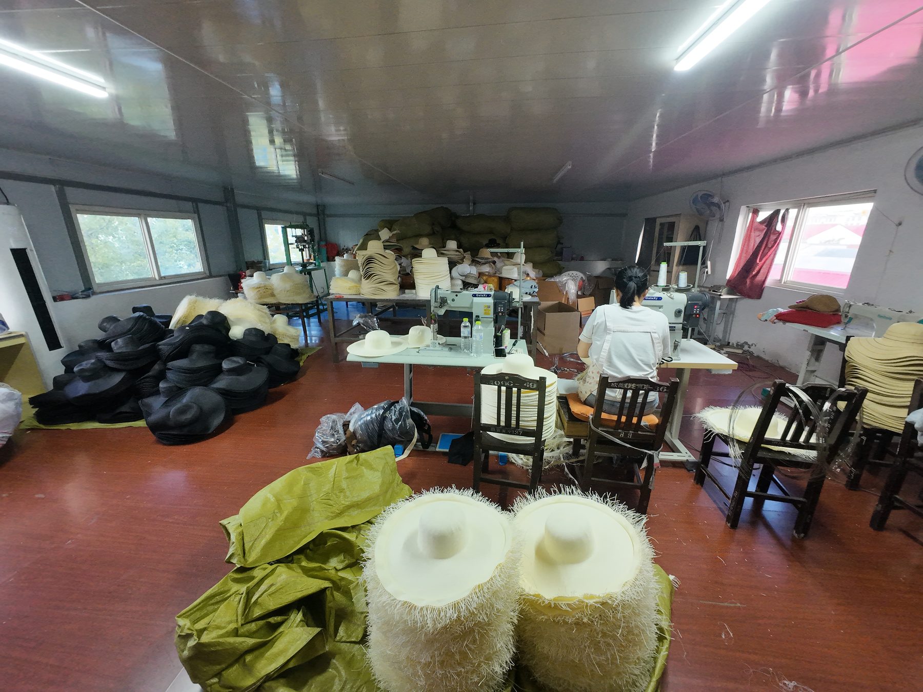 Foto del taller y área de producción de sombreros 8