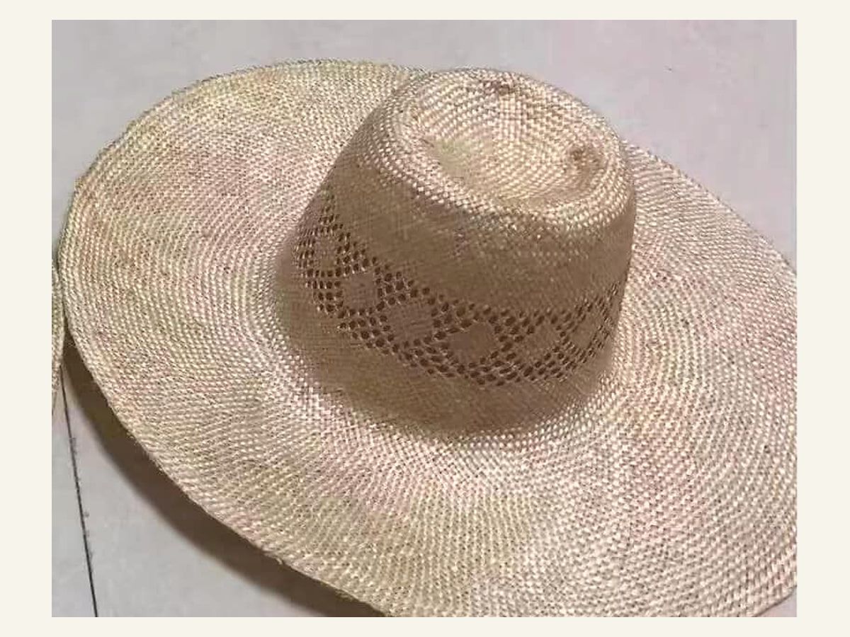 N-03 / 细编宽檐天然草帽坯 — 样品整体实拍