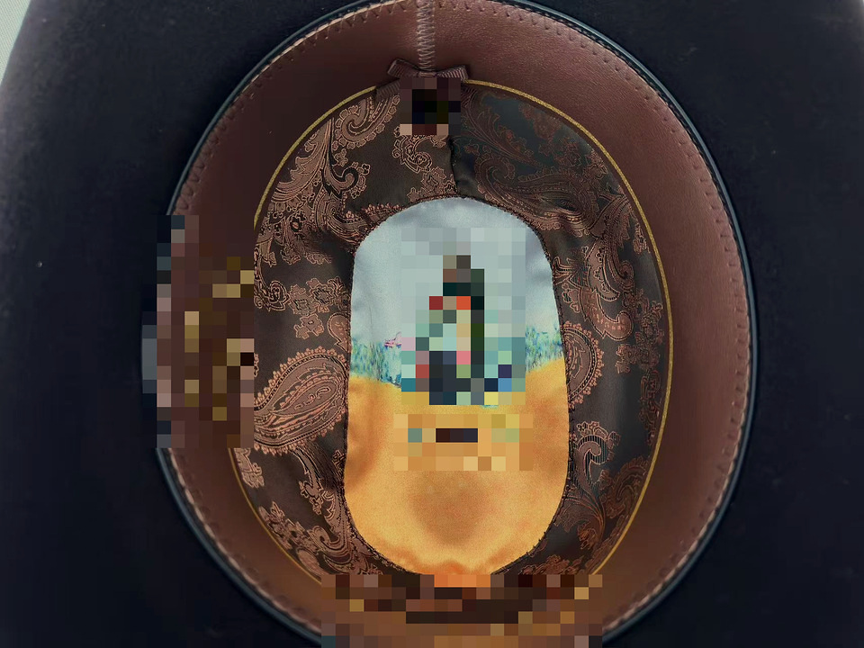 Detalle del ala de un sombrero de fieltro de lana